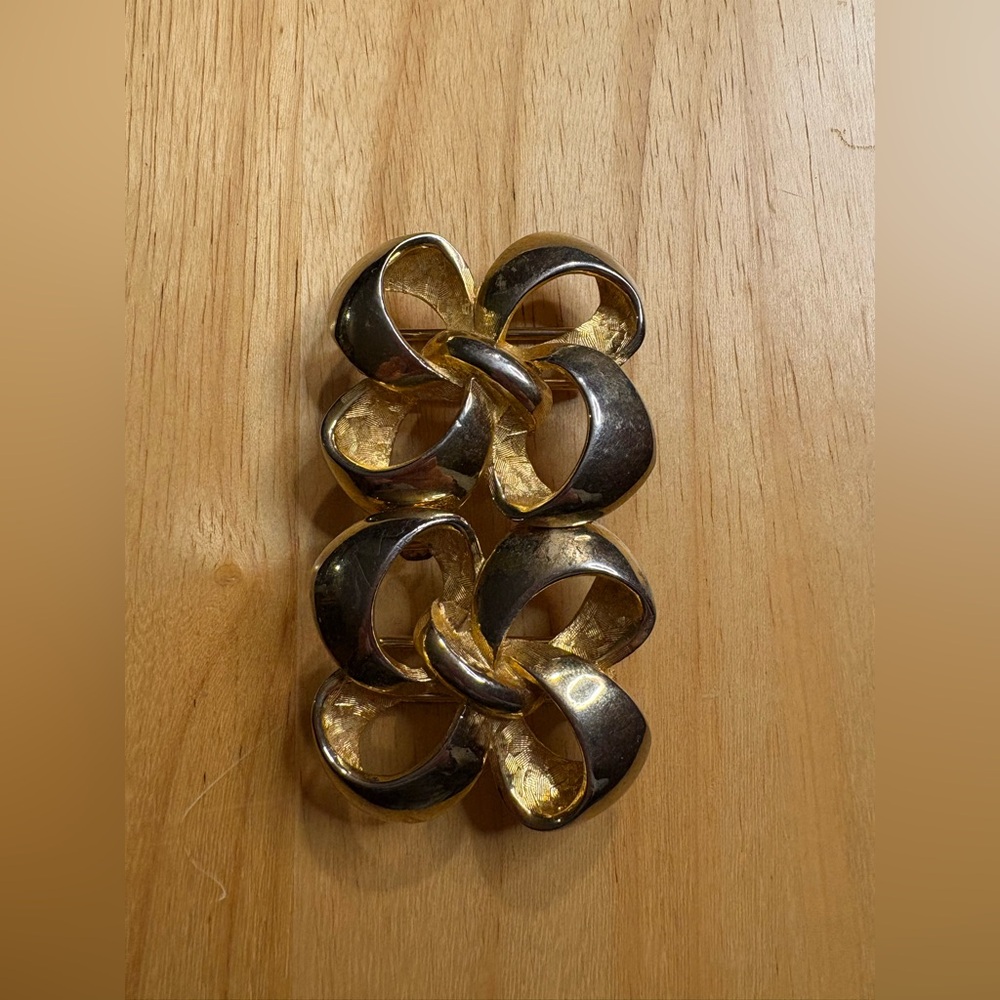 Vintage Paquette Gold-Tone Bow Clip Set